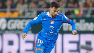 Gelandang Atletico Madrid, Alex Baena dalam duel perempat final Copa del Rey 2025/2026 kontra Real Betis. (Atletico de Madrid X)