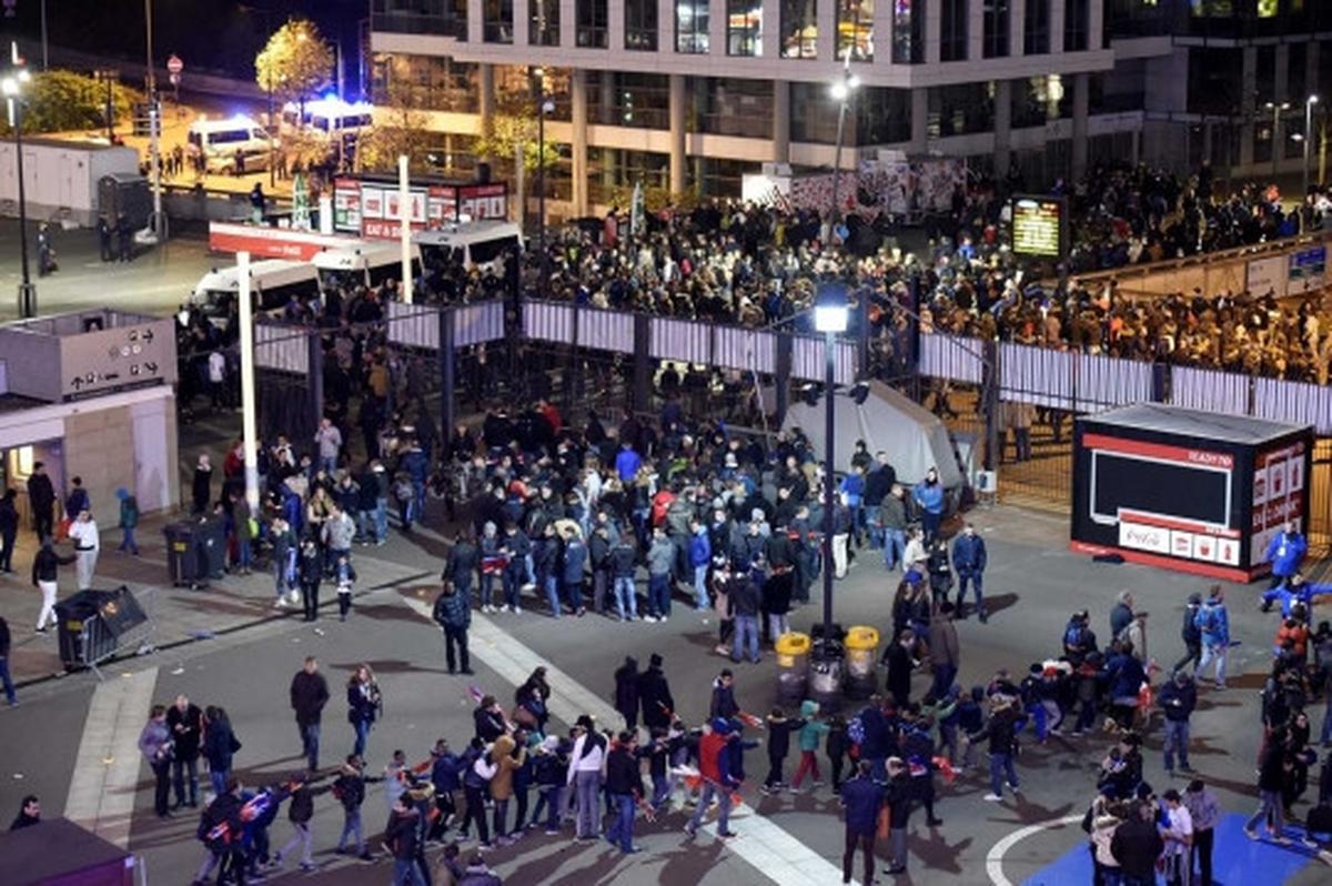 Suasana ribuan penonton laga Prancis-Jerman berhamburan akibat bom