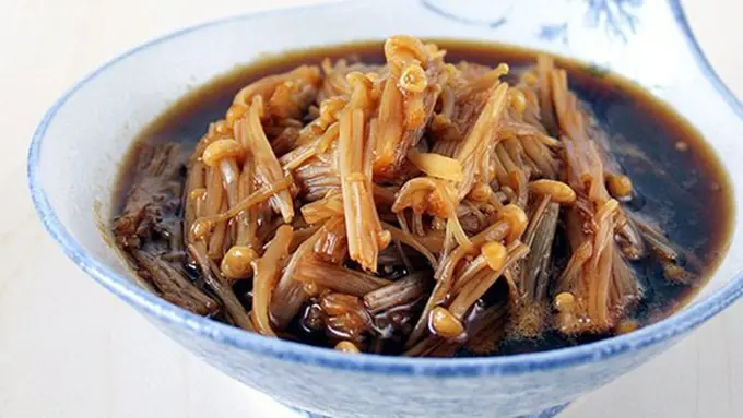 Tumis jamur enoki/copyright One Green Planet