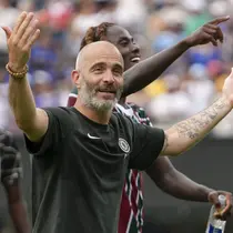 Pelatih Chelsea, Enzo Maresca,&nbsp;melakukan selebrasi&nbsp;setelah timnya mengalahkan Fluminense dalam laga semifinal Piala Dunia Antarklub di East Rutherford, New Jersey,&nbsp;Rabu (9/7/2025). (AP Photo/Frank Franklin II)