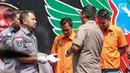 Dua tersangka E dan HM alias TB pemasok narkoba kepada komedian Tri Retno Prayudati alias Nunung dihadirkan saat rilis di Ditresnarkoba Polda Metro Jaya, Jakarta, Kamis (25/7/2019). Tersangka E ditangkap pada Minggu (21/7/2019). (Liputan6.com/Faizal Fanani)