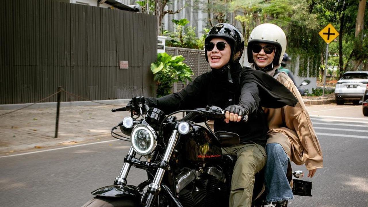 Potret Dian Ayu Lestari dan Natasha Rizky langsung mencuri perhatian netizen. Mereka menuliskan berbagai komentar.<br>