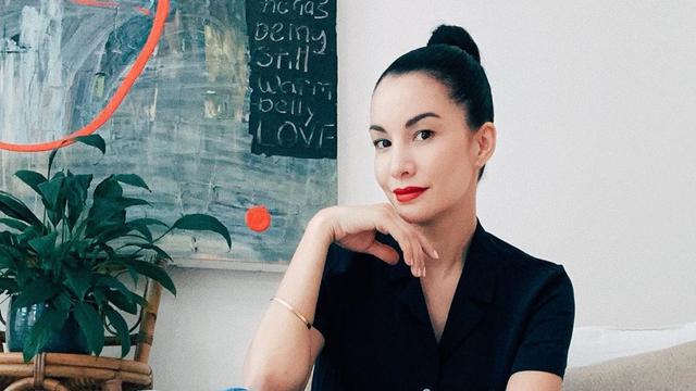 Potret pesona Nadya Hutagalung yang masih nampak awet muda di usia 45 tahun