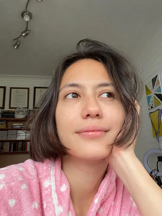 Di usianya yang ke-30 pun, Pevita memiliki wajah cantik alami dan sehat. [Instagram @pevpearce]