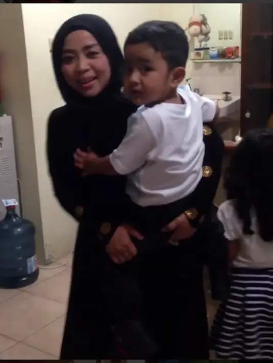 Seperti diketahui, Nassar dan pengusaha Musdalifah menikah pada tahun 2012 silam. Dari pernikahannya, pasangan ini dikaruniai seorang anak tahun 2013. Keduanya resmi cerai pada 6 Oktober 2015. (Instagram/kingnassar88)