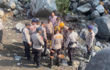 Cari Korban Banjir Nagakeo, Baharkam Polri Terjunkan Tim K9 SAR