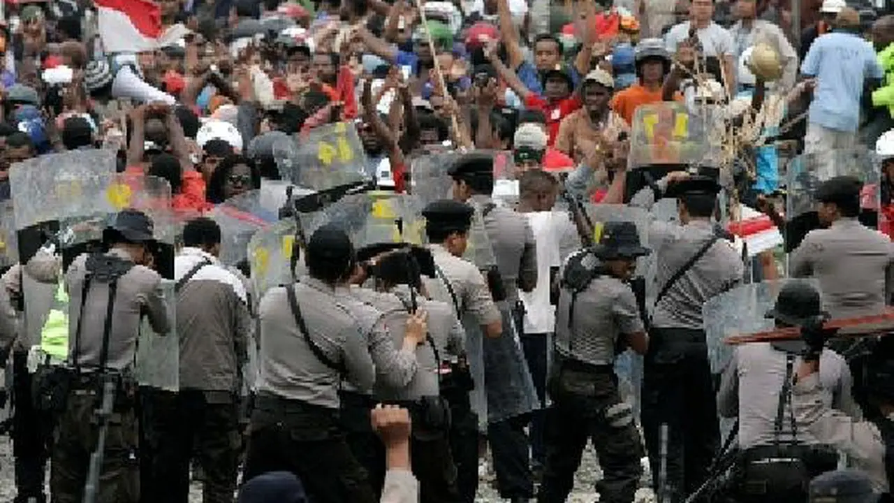 Rektor Makassar Turun Tangan Redam Aksi Demo Anarkis Mahasiswa