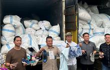 Polisi Bongkar Perdagangan Barang Bekas Ilegal di Batam, Berkarung-karung Sepatu dan Pakaian Diamankan