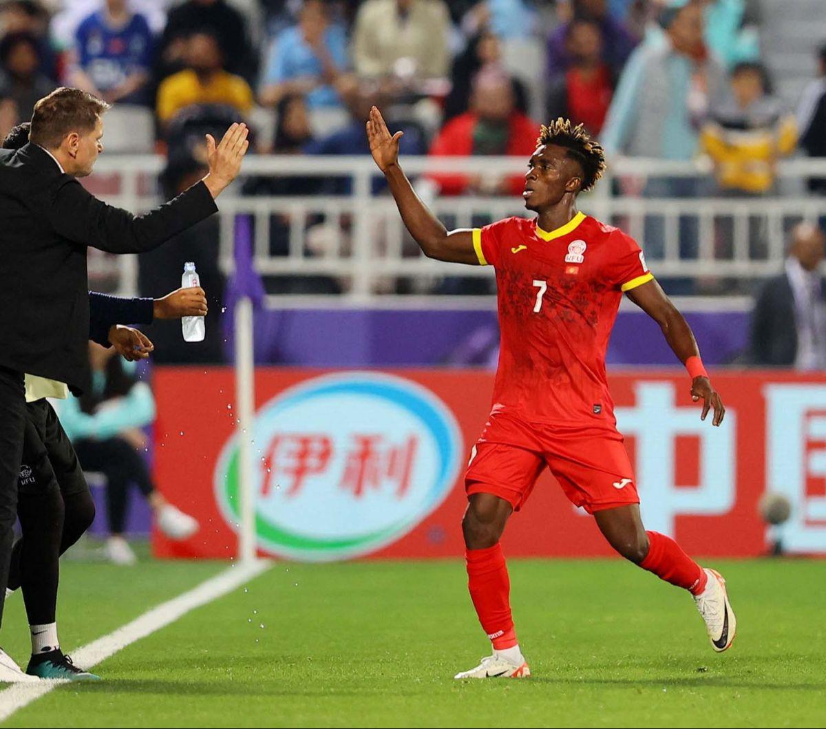 Timnas Indonesia untuk pertama kalinya dalam sejarah lolos ke babak 16 besar Piala Asia 2023. Hal ini dipastikan setelah Kirgistan berhasil menahan imbang Oman dengan skor 1-1 pada laga terakhir Grup F Piala Asia 2023 di Abdullah bin Khalifa Stadium, Doha