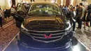 Penampilan mobil Wuling Cortez saat peluncurannya di Jakarta, Kamis (8/2). Wuling Cortez dipersenjatai dengan mesin DOHC empat silinder berkapasitas 1.798cc. (Liputan6.com/Angga Yuniar)