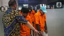 11 tersangka diantaranya satu koordinator dan 10 operator judi daring ditangkap Direktorat Tindak Pidana Siber Bareskrim Polri, Jakarta, Jumat (8/9/2023). (Liputan6.com/Faizal Fanani)