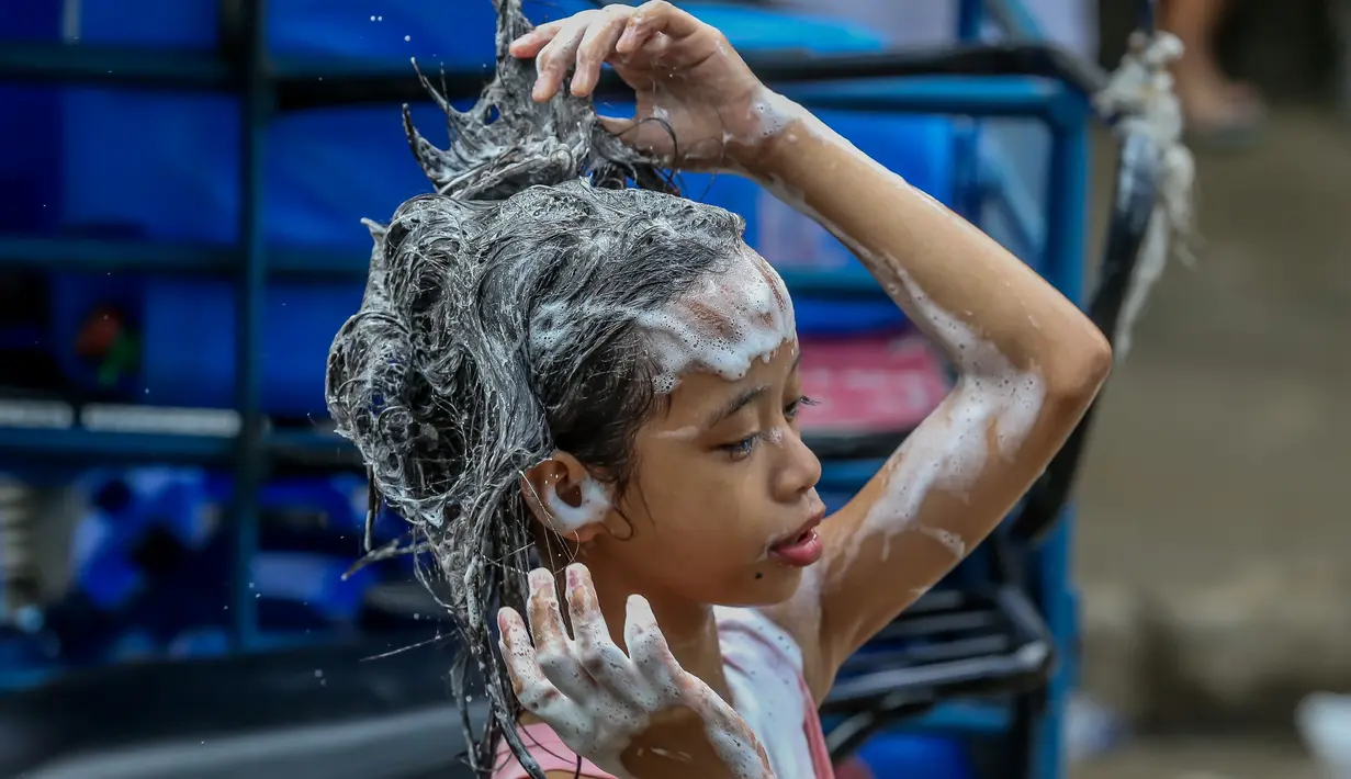 oleh Topan Vamco di Marikina City, Filipina, pada 19 November 2020. Dunia merayakan Hari Anak Sedunia tahun ini pada Jumat (20/11). (Xinhua/Rouelle Umali)