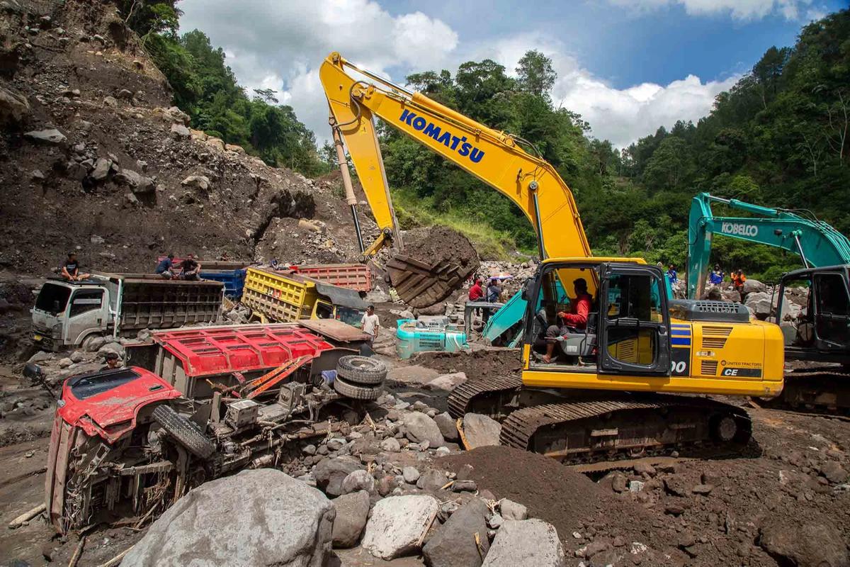 FOTO: Penampakan Truk Tertimbun Lahar Dingin Gunung Merapi, Menewaskan Tiga Orang