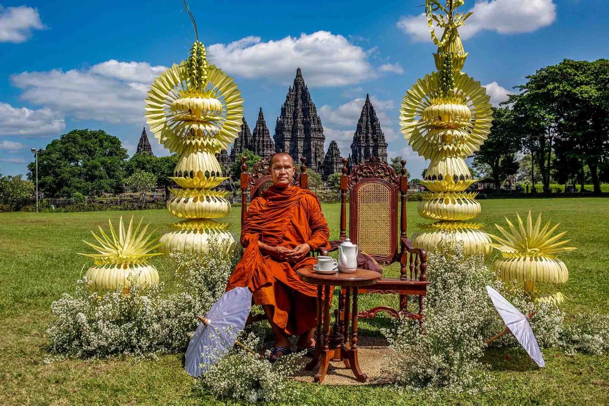 FOTO: Biksu Thudong Tiba di Candi Sewu Sambut Tri Suci Waisak 2026