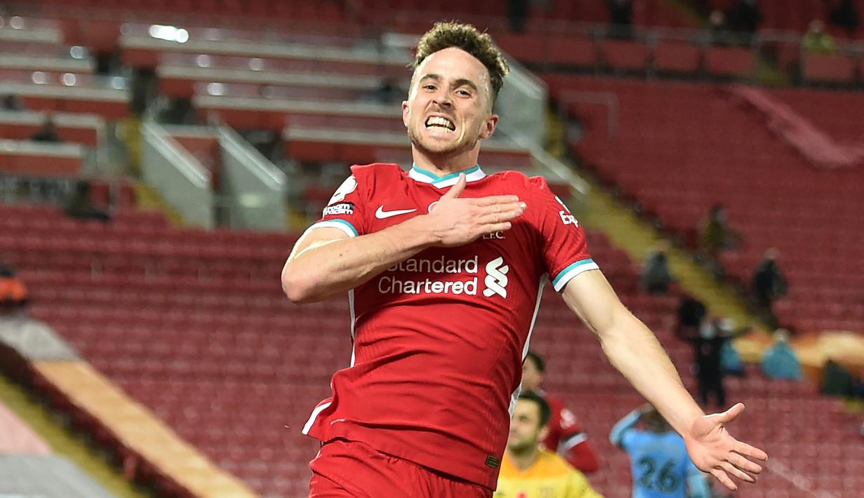 1. Diogo Jota (Liverpool) - Pemain asal Portugal ini langsung tampil nyetel saat bergabung dengan Liverpool. Diogo Jota tampil cemerlang di awal musim ini dan tercatat telah mencetak tujuh gol untuk Liverpool dalam sembilan pertandingannya. (AFP/Peter Powell/pool)