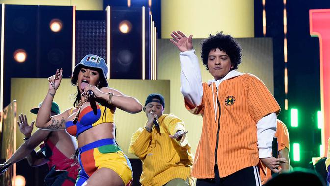 Lirik Lagu Cardi B - Bruno Mars, Please Me - News ...