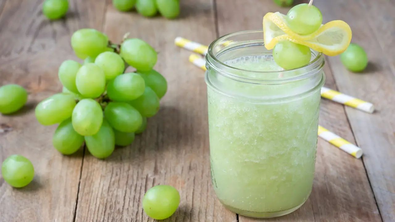 jus buah anggur hijau