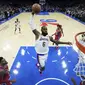Aksi LeBron James saat Lakers melawan Pistons di NBA 2022/2023 (AP)