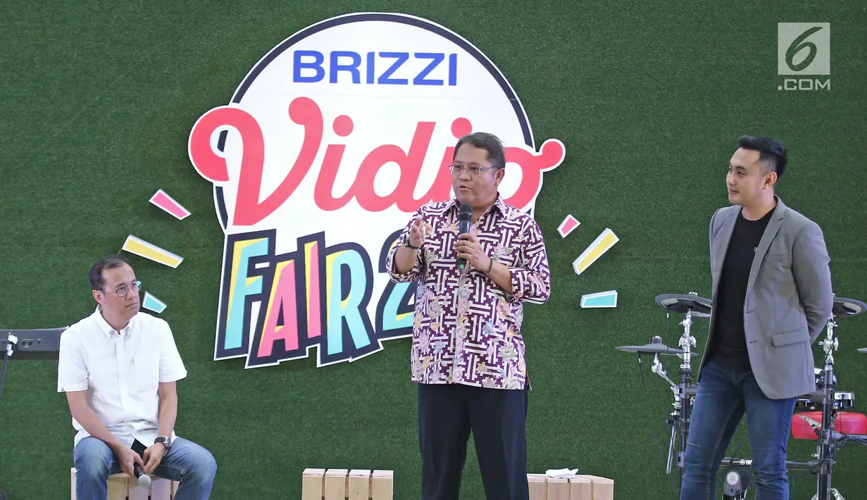 Menteri Komunikasi dan Informatika, Rudiantara pada acara Brizzi Vidio Fair 2017 di Jakarta, Sabtu (9/12). Menkominfo mengimbau agar beralih menggunakan produk dalam negeri sehingga turut memajukan ekonomi Indonesia. (Liputan6.com/Herman Zakharia)