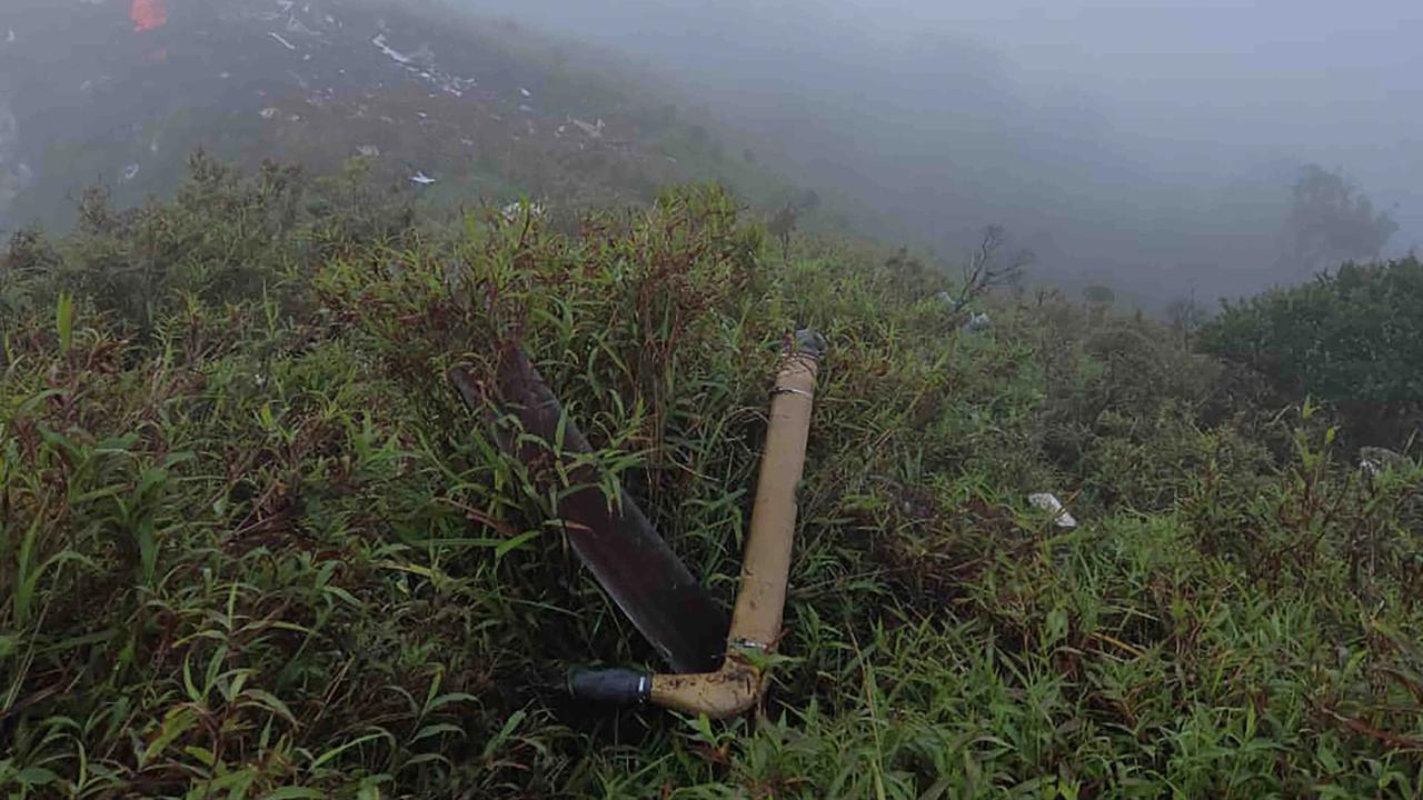 FOTO: Serpihan Besar Pesawat ATR 42-500 Ditemukan di Gunung Bulusaraung