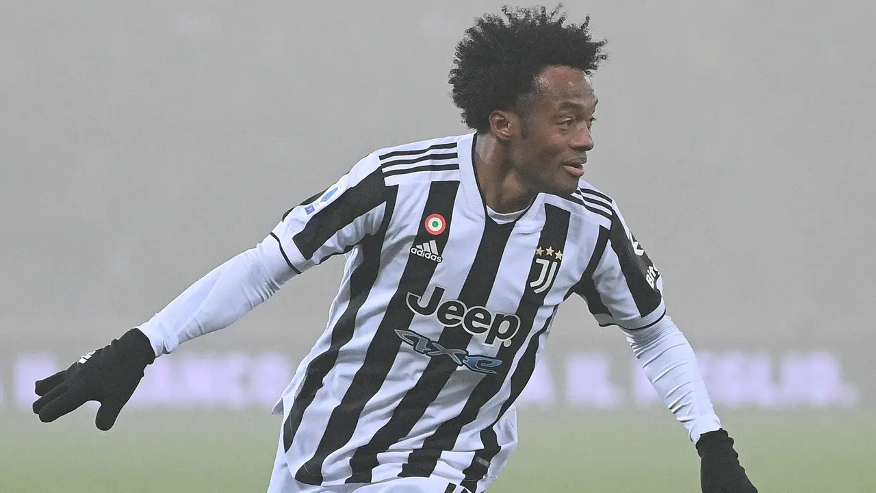 Foto: Laga Berselimut Kabut di Laga Bologna Versus Juventus di Giornata Ke-18 Liga Italia