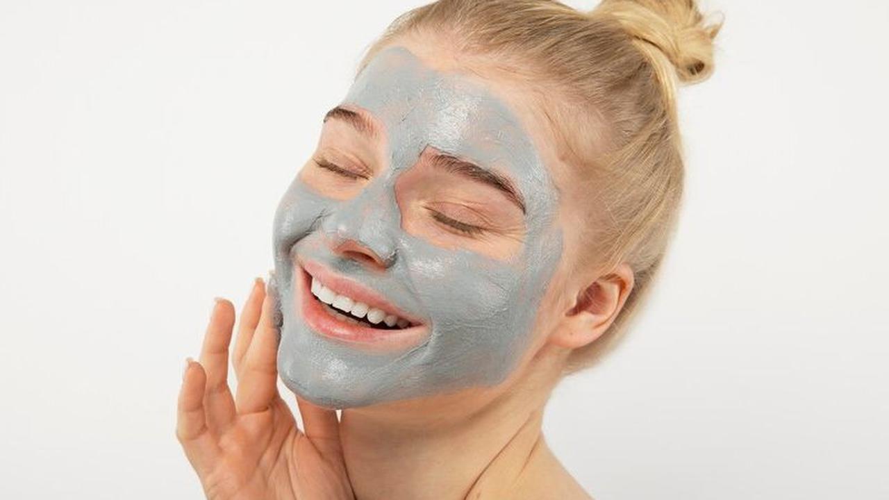 7. Gunakan Masker Tanah Liat