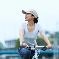 ilustrasi perempuan bersepeda/copyrigtht By beeboys from Shutterstock