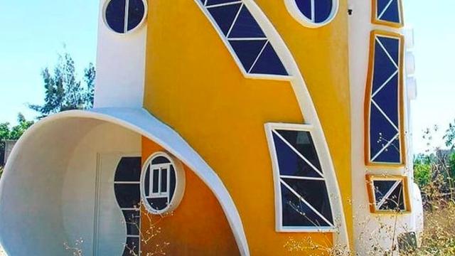 gedung dengan bentuk tak biasa