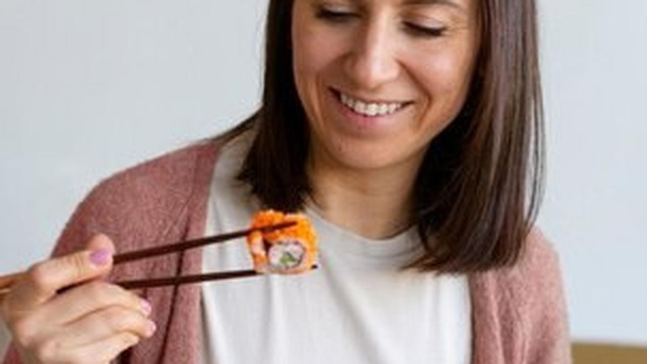 4.&nbsp;Hindari Memakan Sushi dengan Gulungan Berat Terlebih Dahulu