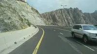 Jalan berkelok dan menanjak saat menuju dataran tinggi di Thaif, Mekah, Arab Saudi, Minggu (26/9/2016). (Liputan6.com/Muhammad Ali)