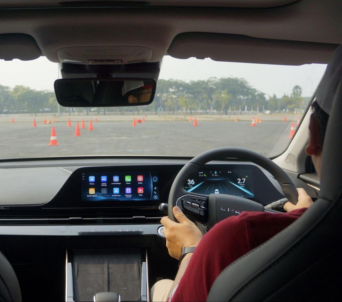 Sistem Stabilitas: ESP (Electronic Stability<br>Program), TCS (Traction<br>Control), dan Hill-start Assist Control &amp; Hill<br>Descent Control.