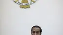 Presiden Jokowi saat memimpin rapat terbatas di Kantor Presiden, Jakarta, Selasa (29/3/2016). Rapat membahas percepatan pembangunan Light Rail Transit (LRT) di Jabodetabek dan Palembang dalam rangka Asian Games ke-18. (Liputan6.com/Faizal Fanani)