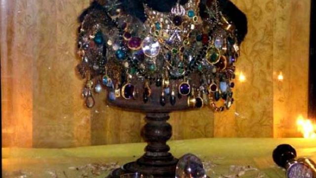  Mahkota  Ajaib Sultan Ternate Punya Rambut  dan Bisa Zikir 