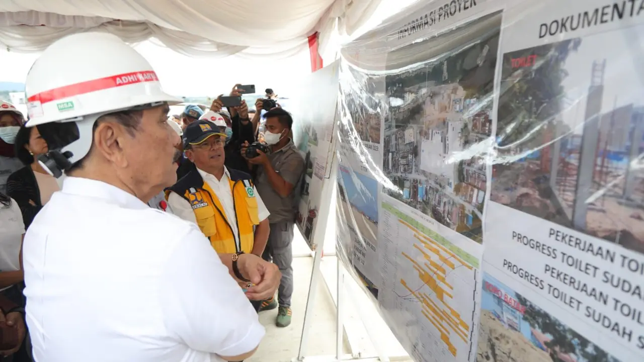 Menteri Koordinator Bidang Kemaritiman dan Investasi (Menko Marves) Luhut B. Pandjaitan mengunjungi lokasi penyelenggaran F1 Power Boat (F1H2O) di Silangit, Sumatera Utara (Sumut). (Dok Kemenko Marves)