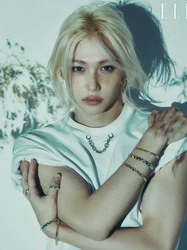Foto Felix pada sampul Elle Korea