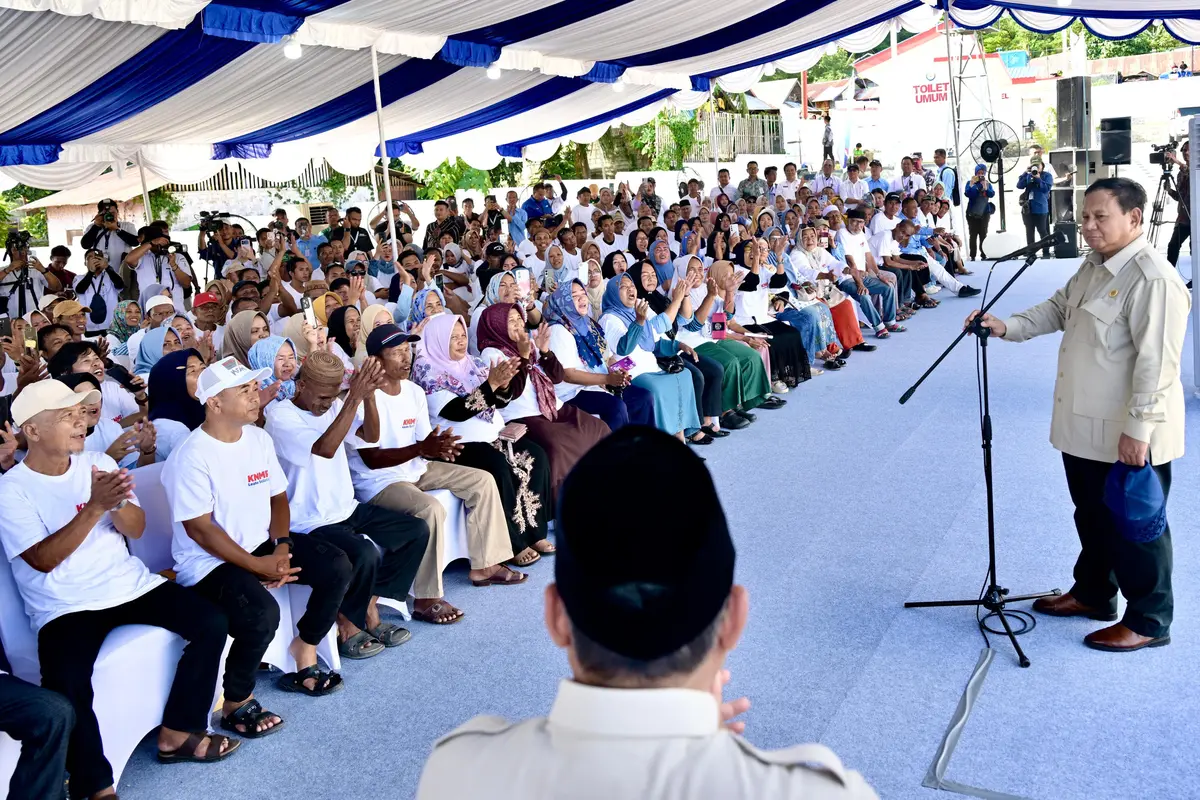 Presiden Prabowo Subianto saat meninjau Kampung Nelayan Merah Putih (KNMP) Leato Selatan di Kecamatan Dumbo Raya, Kota Gorontalo, Sabtu (9/5/2026).