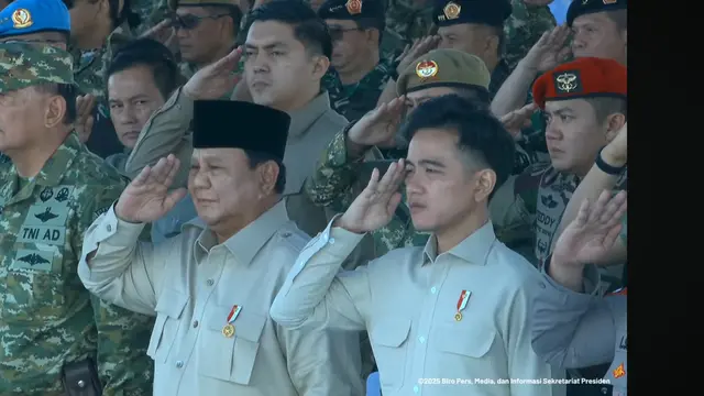Presiden Prabowo Subianto dan Wakil Presiden Gibran Rakabuming Raka menghadiri Upacara Gelar Pasukan Operasional dan Kehormatan Militer, Minggu (10/8/2025).