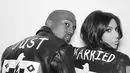 Kim Kardashian dan Kanye West sendiri memang terkenal sebagai pasangan yang kompak. (E!)