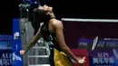 Pebulu tangkis Putri India, Pusarla Venkata Sindhu merayakan kemenangan atas Nozomi Okuhara dari Jepang pada babak final Kejuaraan Dunia Bulu Tangkis 2019 di Swiss, Minggu (25/8/2019). Pursala menjadi pebulu tangkis India pertama yang berhasil meraih gelar juara dunia. (FABRICE COFFRINI/AFP)