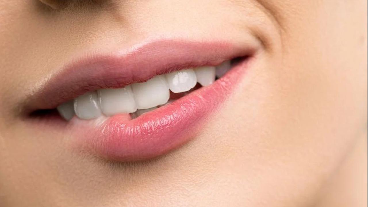 Tapi, memang butuh ketelatenan dalam melakukan perawatan bibir, supaya bisa sesuai seperti apa yang kamu idamkan. Penasaran bagaimana caranya? Ini dia 6 bahan alami yang bisa membuat bibirmu sexy ala Korea: