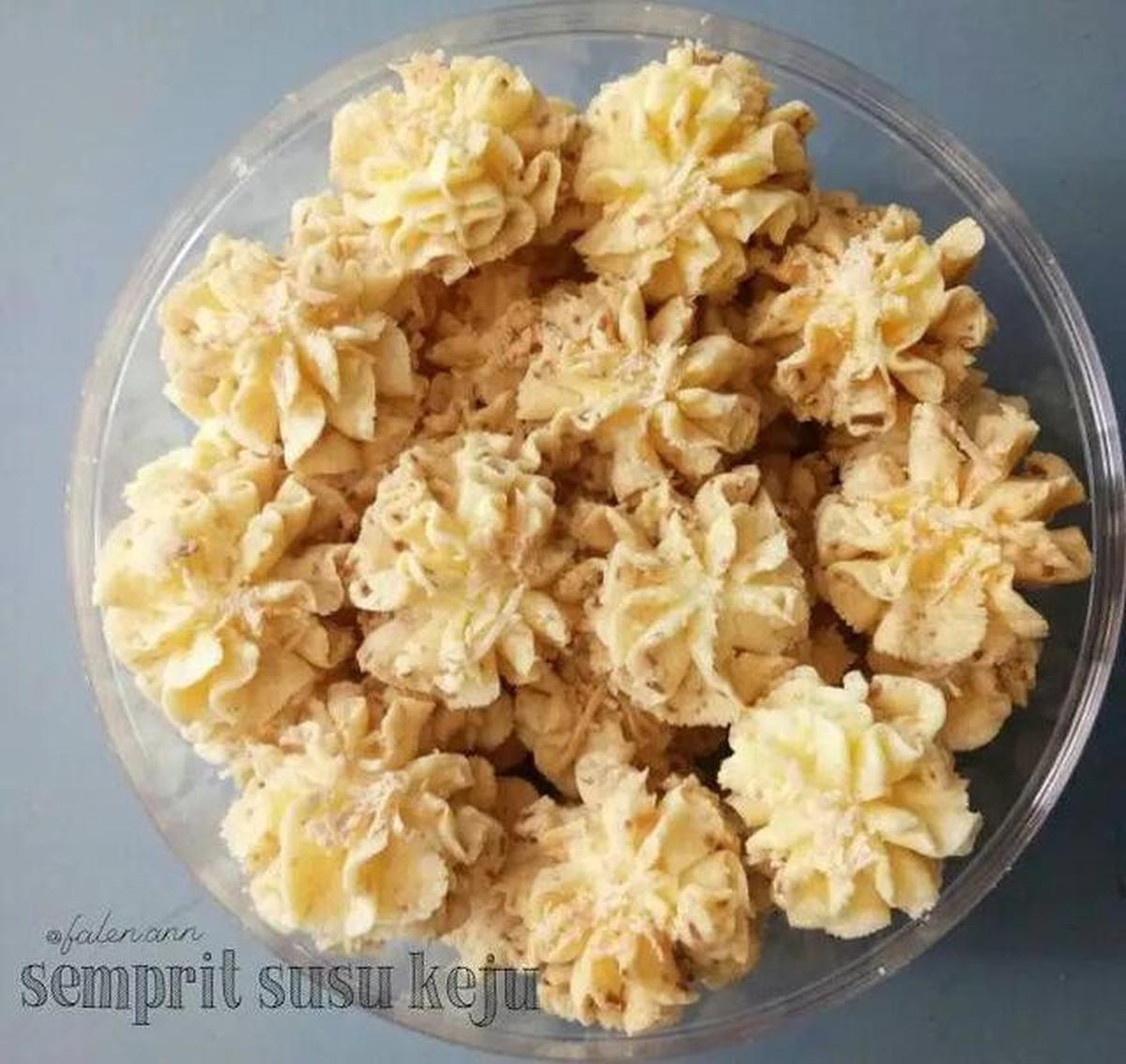 Resep kue Lebaran semprit keju susu tanpa telur.