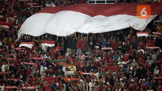 Suporter Timnas Indonesia U-20 di Stadio Gelora Bun Tomo