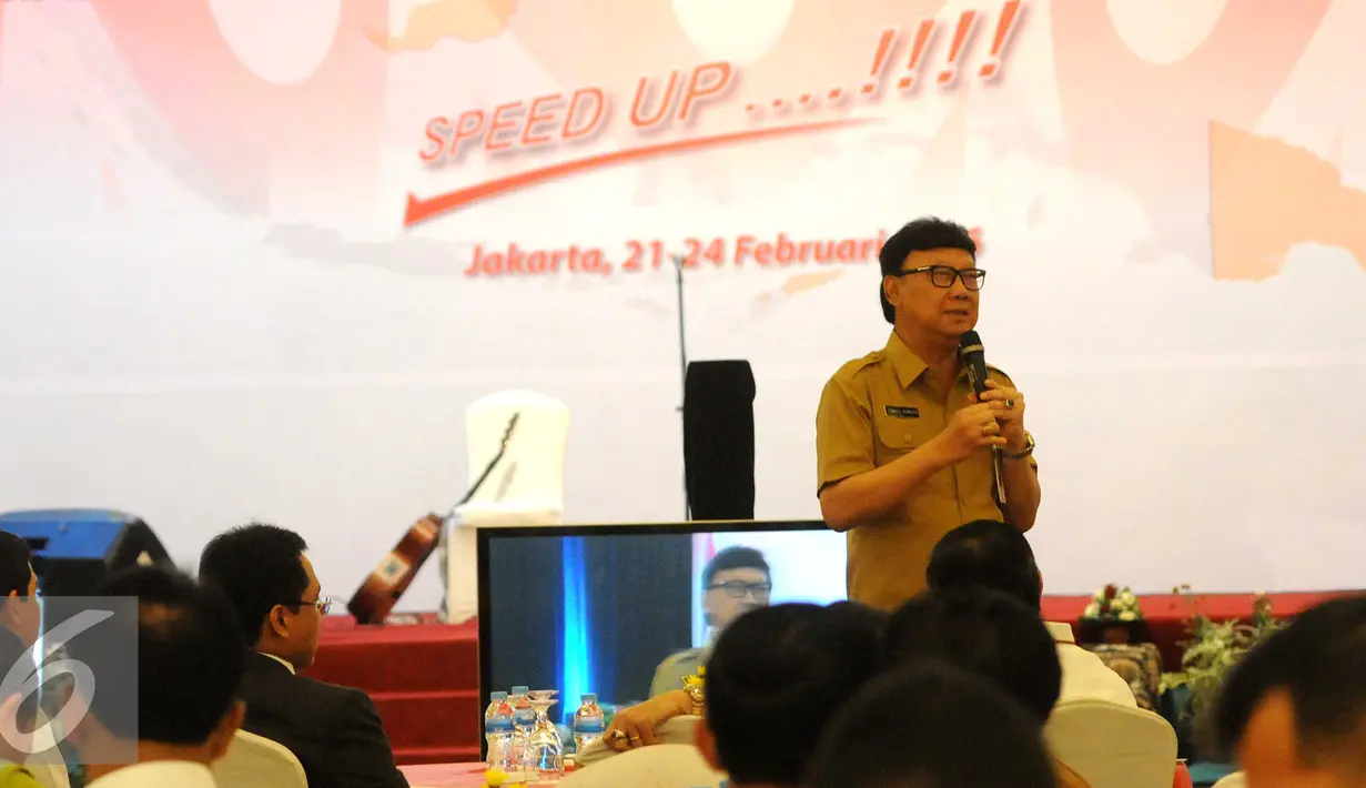 Mendagri, Tjahjo Kumolo Saat menjadi pembicara di Talk Show yang diadakan Kemenkumham, Jakarta, Senin (22/2). Talk Show yang di adakan ini bertujuan untuk kemanfaatan Hukum yang berkepastian untuk kedepan. (Liputan6.com/Helmi Afandi)