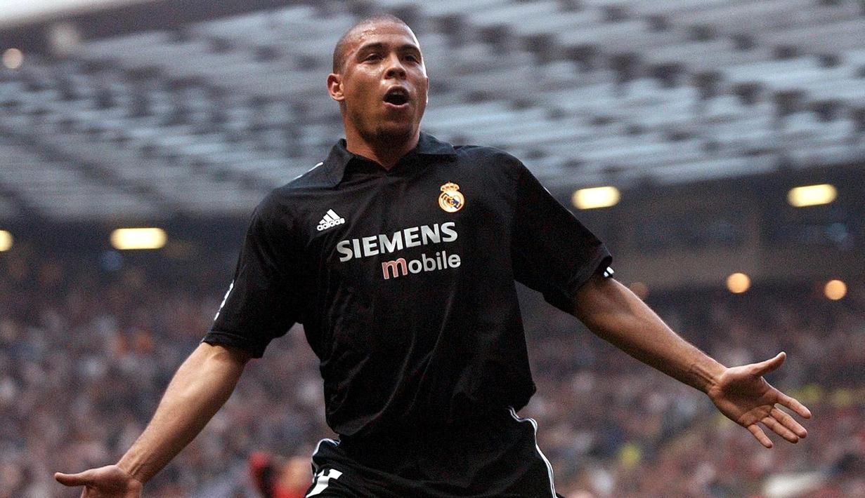 3. Ronaldo de Lima - Ronaldo memang dikenal sebagai bomber melegenda yang pernah dimiliki timnas Brazil. Puncak karier Ronaldo datang saat membawa Brazil menjuarai Piala Dunia 2002. (AFP/Paul Barker)