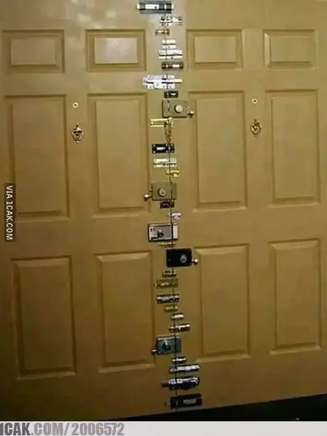 6 Potret Gembok Rumah Nyeleneh Ini Bikin Tepuk Jidat,
