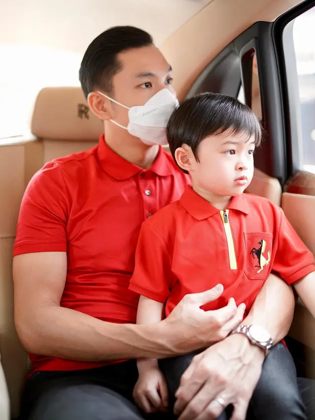 Harvey Moeis suami Sandra Dewi saat momong anak (Foto: Instagram/@sandradewi88)