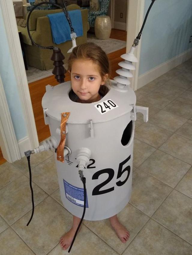 7 Potret Kocak Saat Ayah Harus Mengurus Anaknya