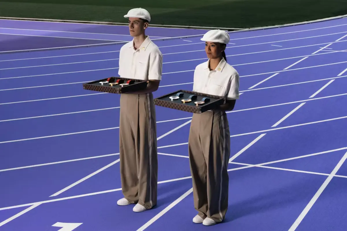 Dirancang Louis Vuitton, Outfit Pembawa Medali dan Nampan untuk Olimpiade Paris 2024 Terlihat Mewah dan Modis