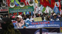 Dalam aksinya mereka meminta Mahkamah Konstitusi membatalkan atau mencabut Undang-Undang Nomor 6 Tahun 2023 tentang Cipta Kerja. (Liputan6.com/Faizal Fanani)