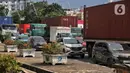 Pada Jumat (18/4/2025) dini hari tadi kendaraan mulai bisa bergerak meski secara perlahan. (Liputan6.com/Angga Yuniar)